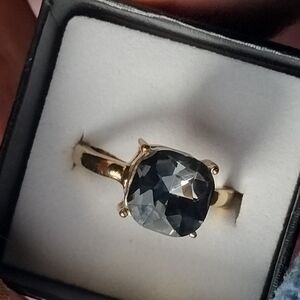 Sophisticated Gold Ring with Black Gemstone Fashion Or Costume Jewelry Sz 8, New